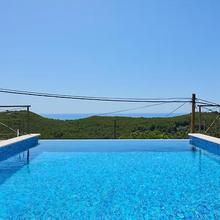 Korta - Spacious House With Pool Villa *