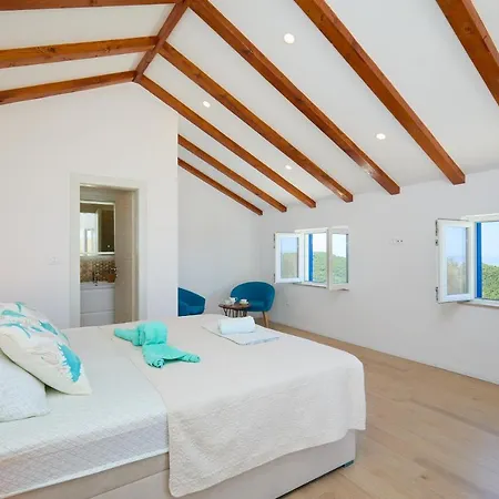 Villa Korta - Spacious House With Pool *