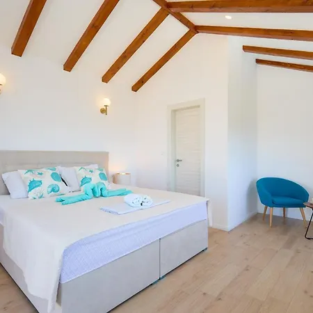 Villa Korta - Spacious House With Pool *