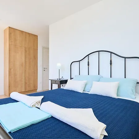 Villa Korta - Spacious House With Pool *