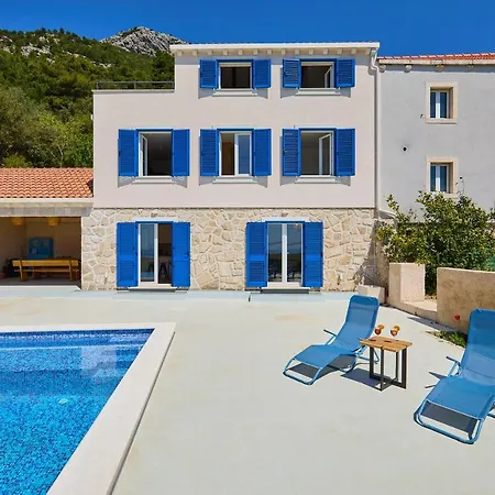 Korta - Spacious House With Pool Villa