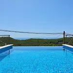 Korta - Spacious House With Pool Vila *