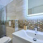 Korta - Spacious House With Pool Vila