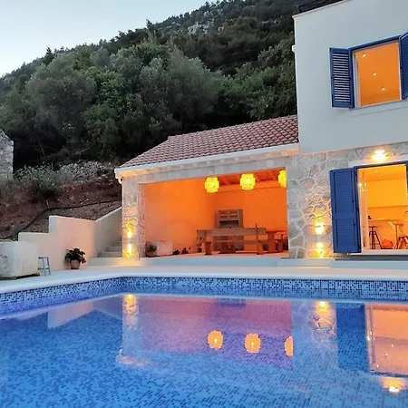 Villa Korta - Spacious House With Pool