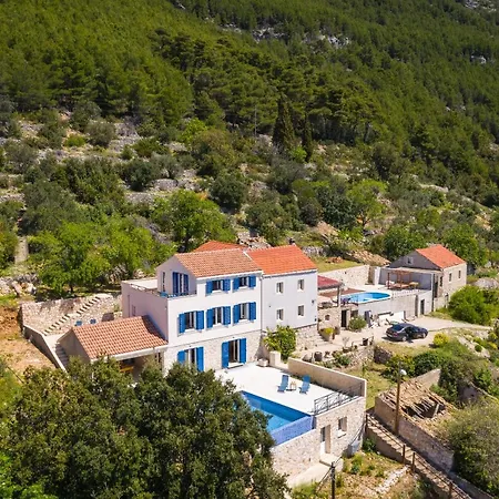 Korta - Spacious House With Pool *