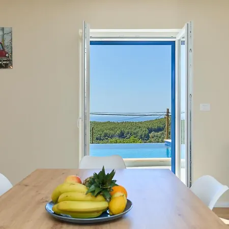 Villa Korta - Spacious House With Pool