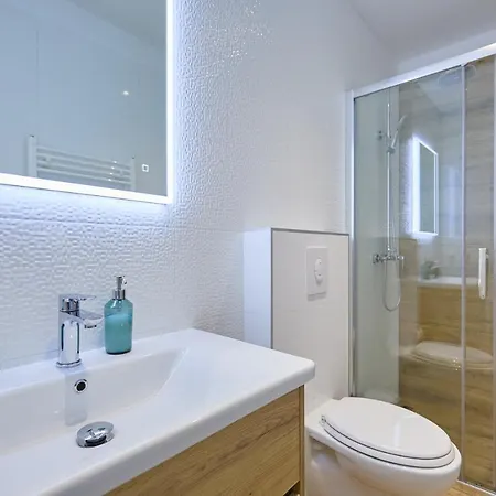 Villa Korta - Spacious House With Pool