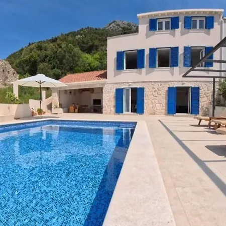 Korta - Spacious House With Pool Vila