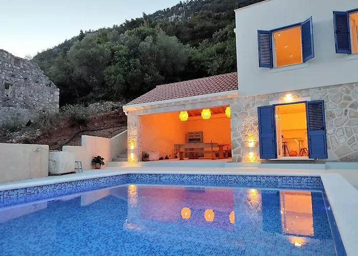 Villa Korta - Spacious House With Pool