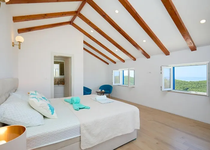 Villa Korta - Spacious House With Pool *