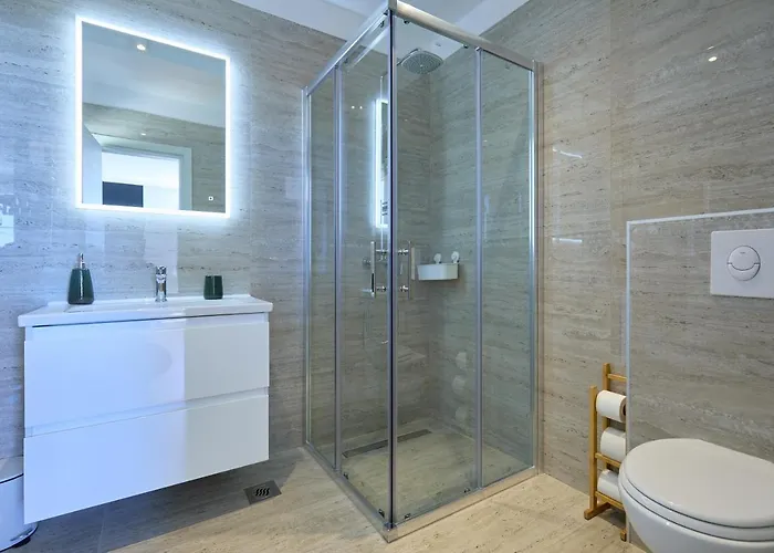 Korta - Spacious House With Pool