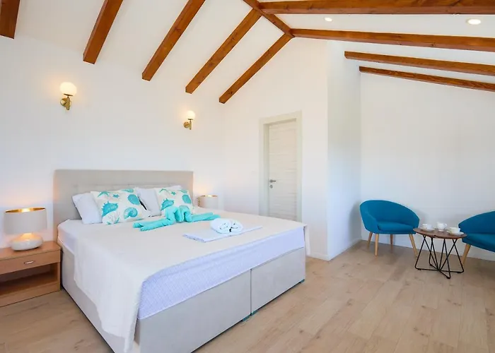 Villa Korta - Spacious House With Pool *