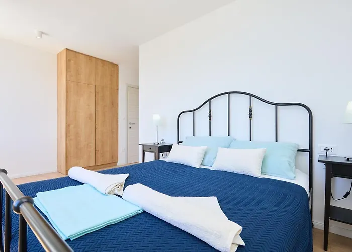 Villa Korta - Spacious House With Pool *