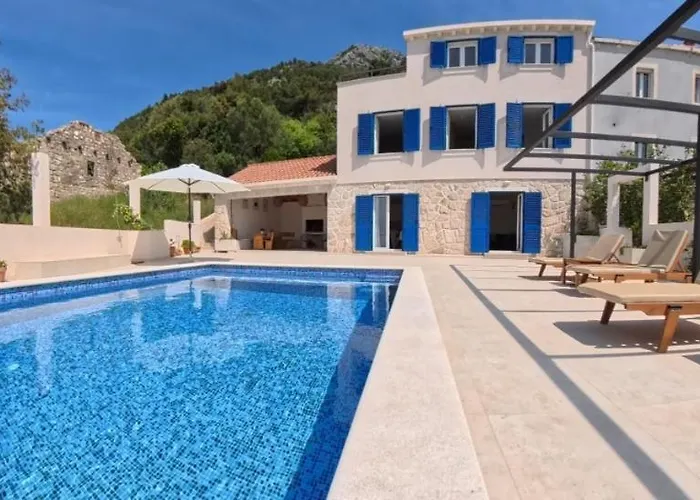 Korta - Spacious House With Pool Villa